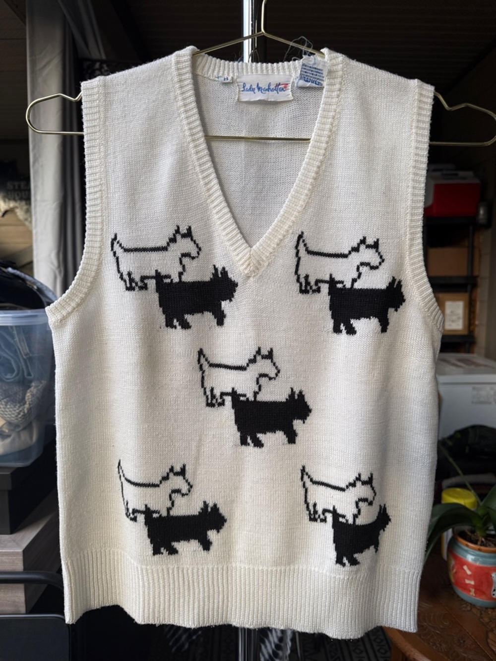 Lady Manhattan Cream V-Neck Knit Vest with Dog Motif VINTAGE Sz med